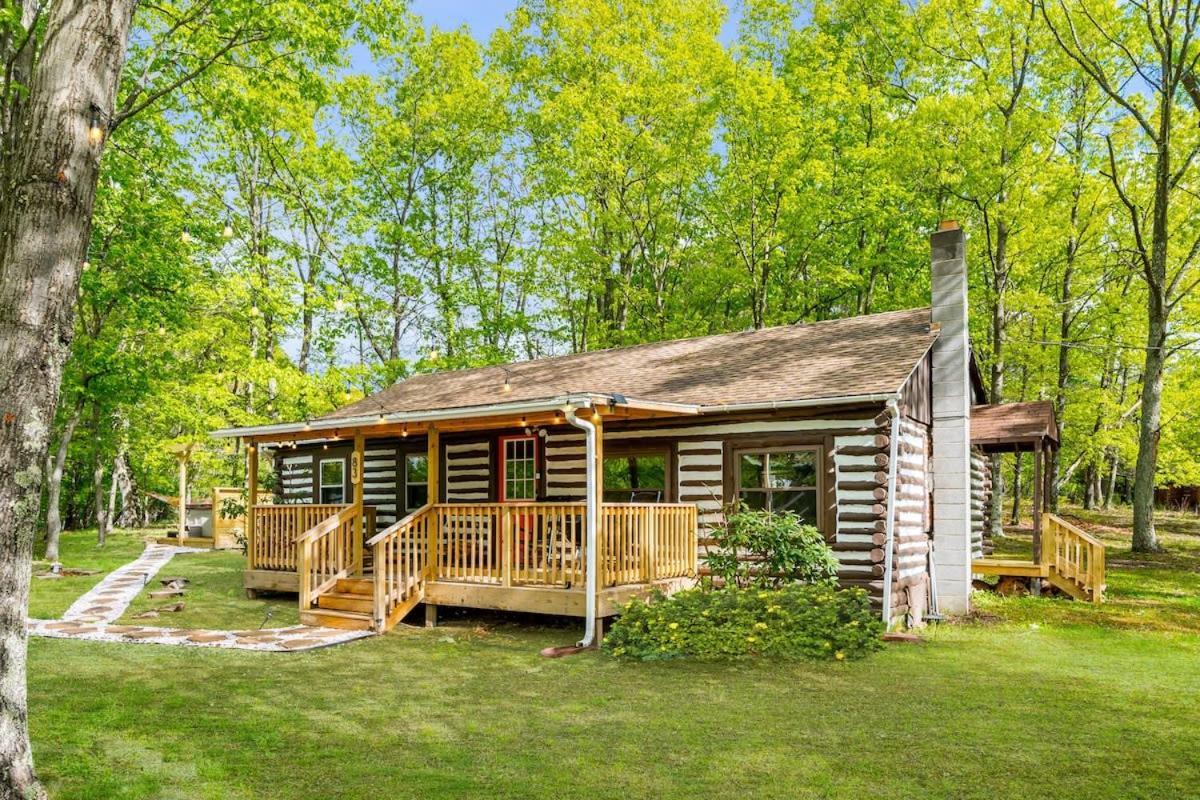 Modernized Log Cabin W Hot Tub Fire Pit & Views Berkeley Springs Kültér fotó