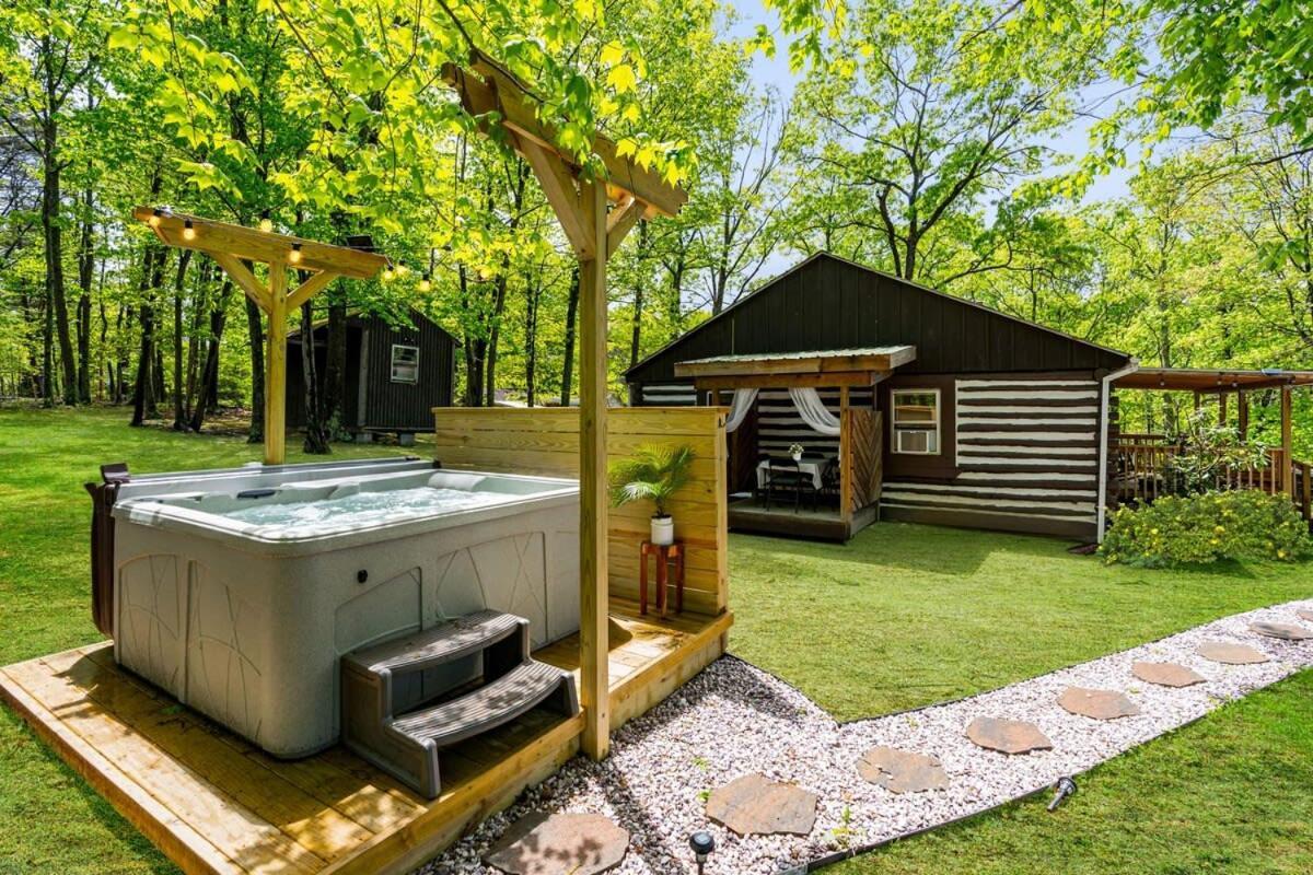 Modernized Log Cabin W Hot Tub Fire Pit & Views Berkeley Springs Kültér fotó