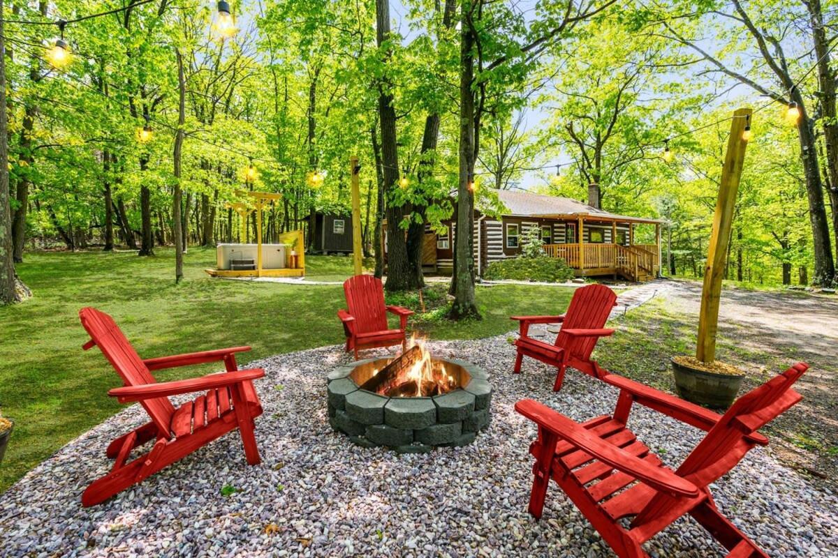 Modernized Log Cabin W Hot Tub Fire Pit & Views Berkeley Springs Kültér fotó