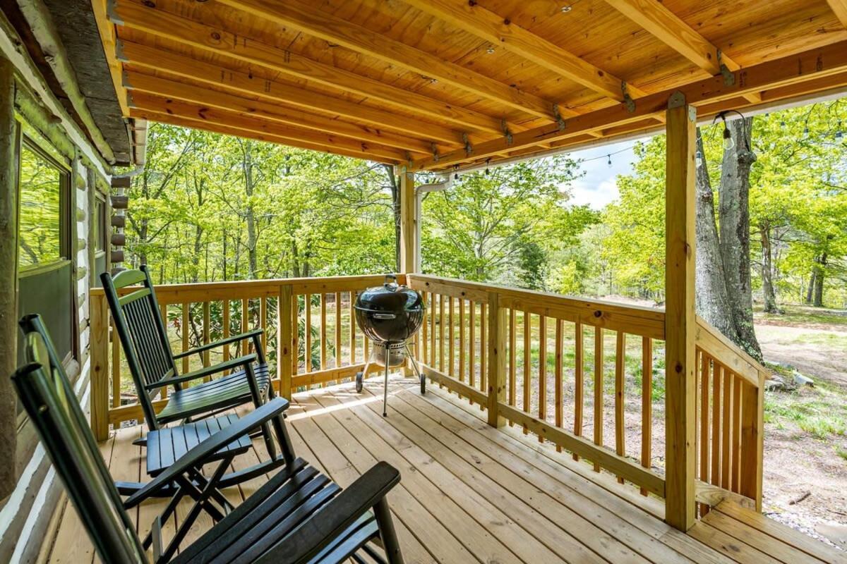 Modernized Log Cabin W Hot Tub Fire Pit & Views Berkeley Springs Kültér fotó