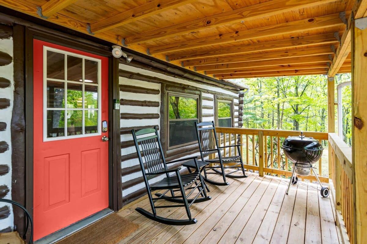 Modernized Log Cabin W Hot Tub Fire Pit & Views Berkeley Springs Kültér fotó