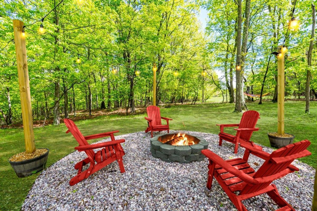 Modernized Log Cabin W Hot Tub Fire Pit & Views Berkeley Springs Kültér fotó