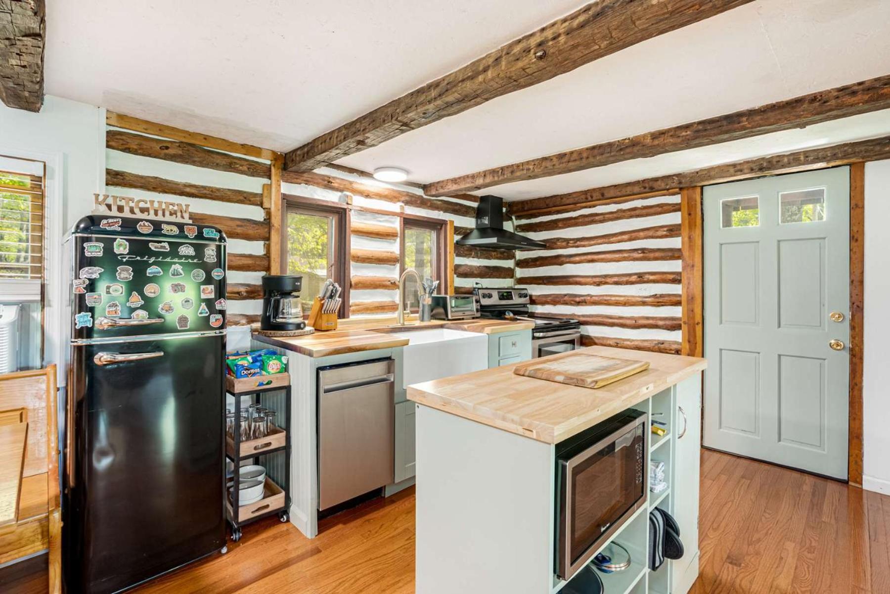 Modernized Log Cabin W Hot Tub Fire Pit & Views Berkeley Springs Kültér fotó