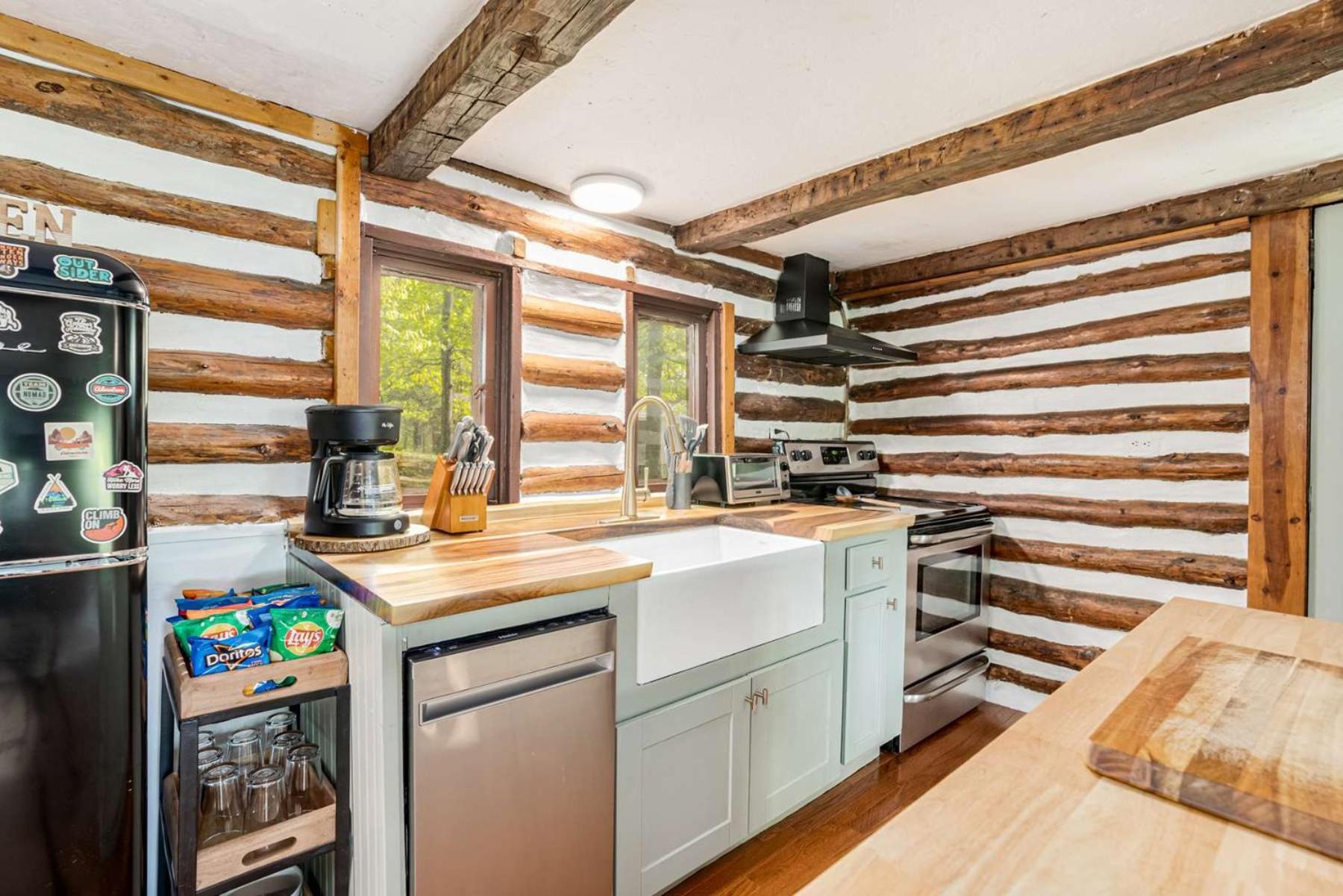 Modernized Log Cabin W Hot Tub Fire Pit & Views Berkeley Springs Kültér fotó